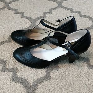 Naturalizer t-strap wing tip heels new!